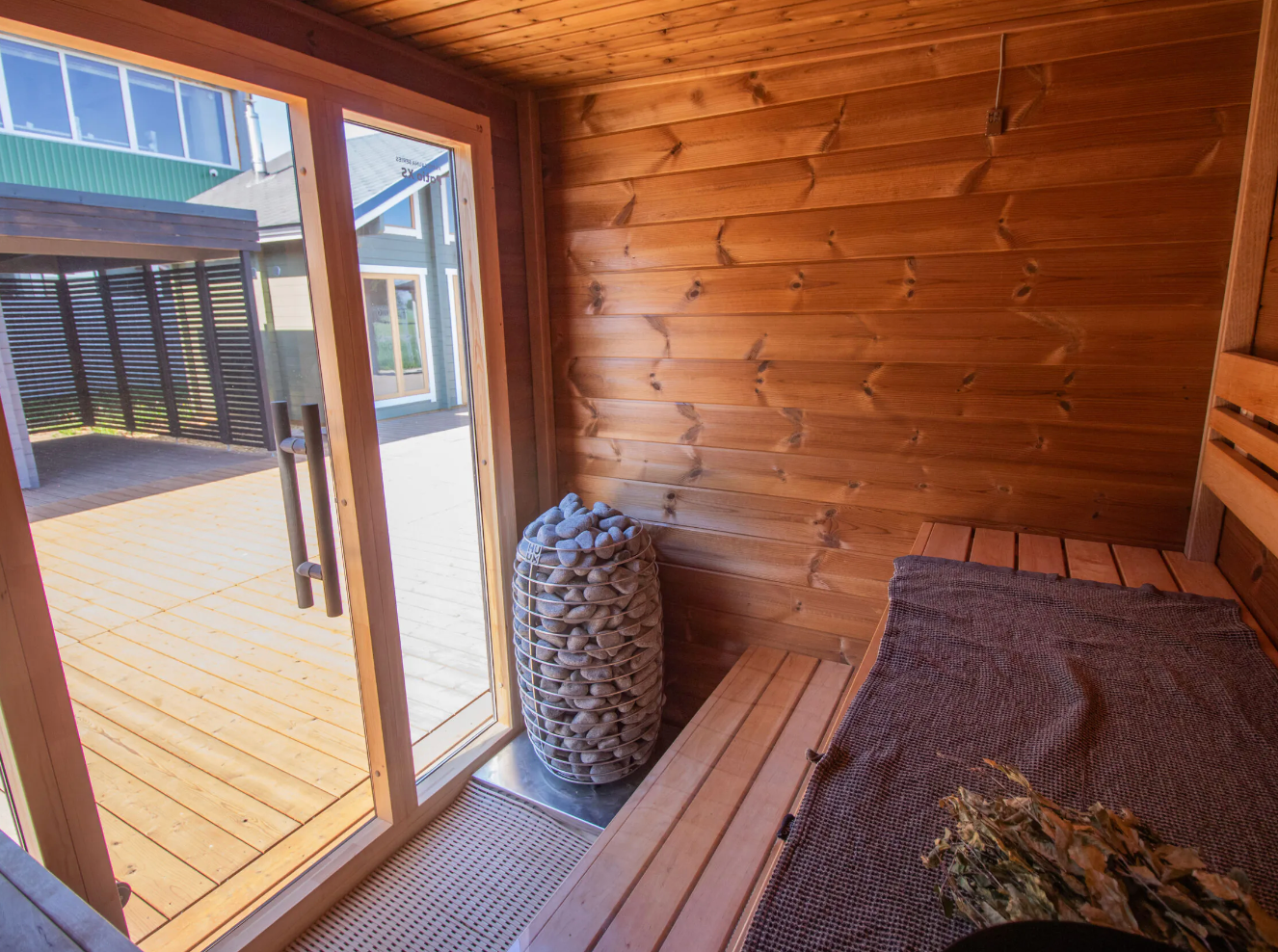 Leil® 4-Person Patio XS Sauna