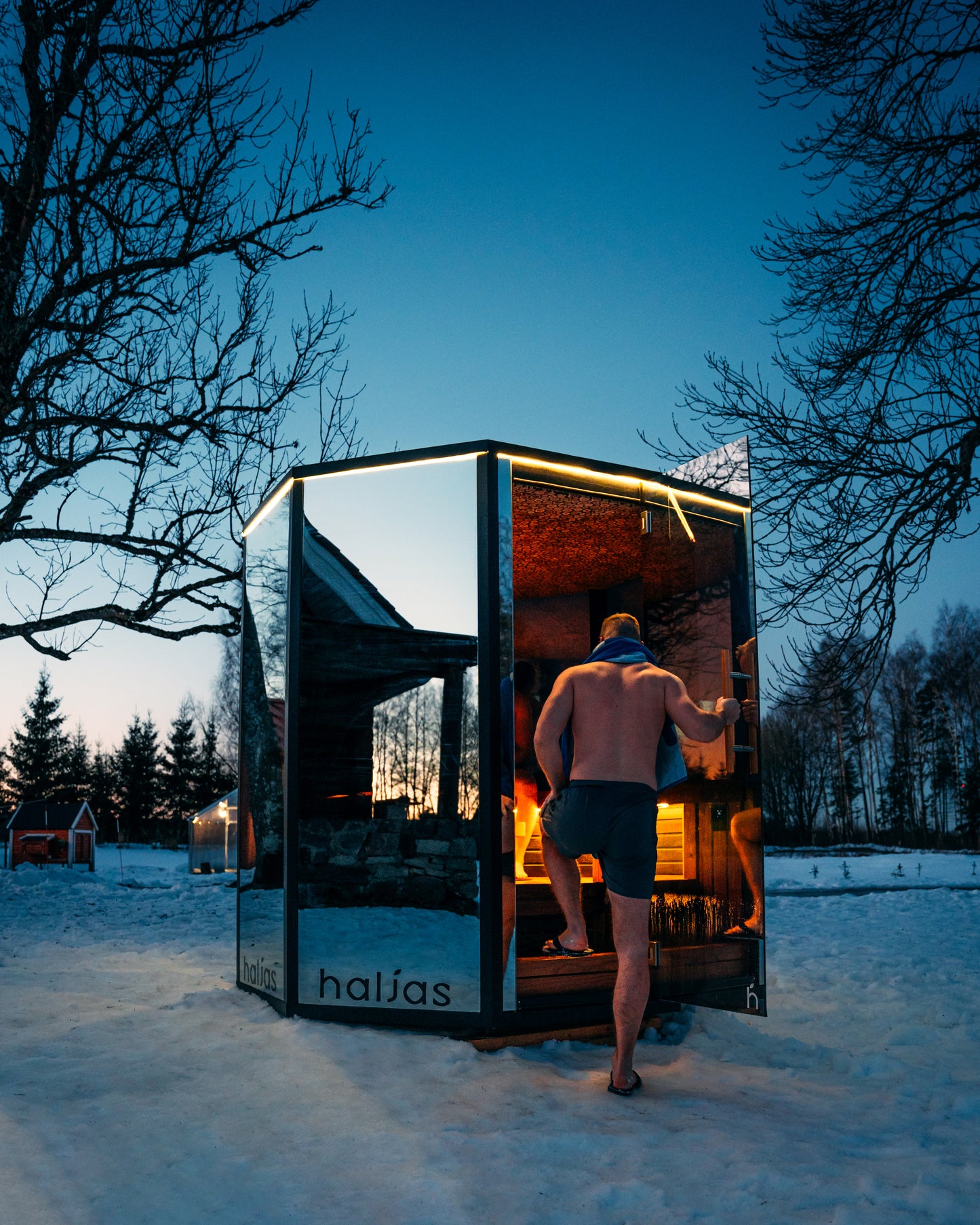 Haljas Hele Glass Single Luxury Outdoor Sauna