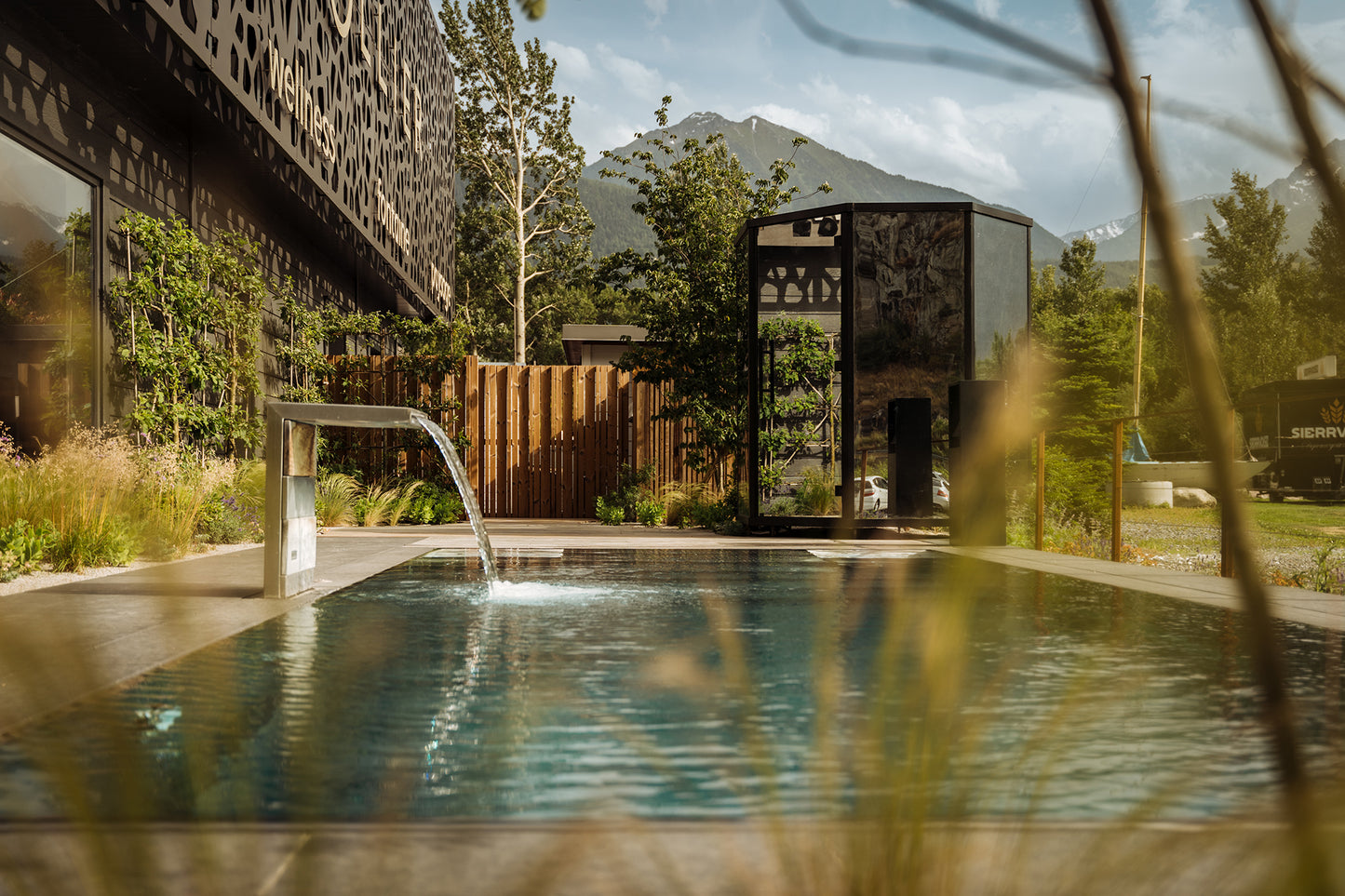 Haljas Hele Glass Single Luxury Outdoor Sauna