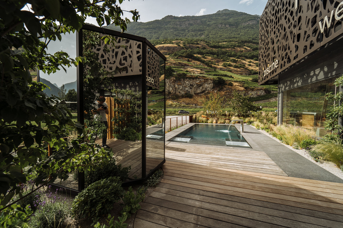 Haljas Hele Glass Single Luxury Outdoor Sauna