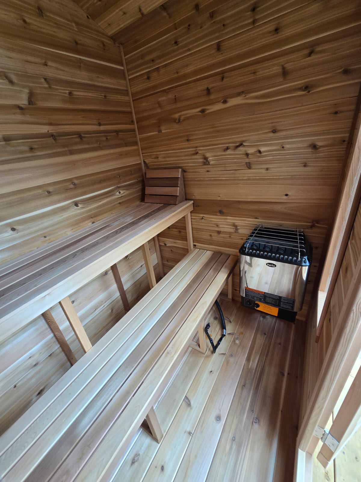 Indoor Cabin Sauna - Dundalk Knotty Red Cedar