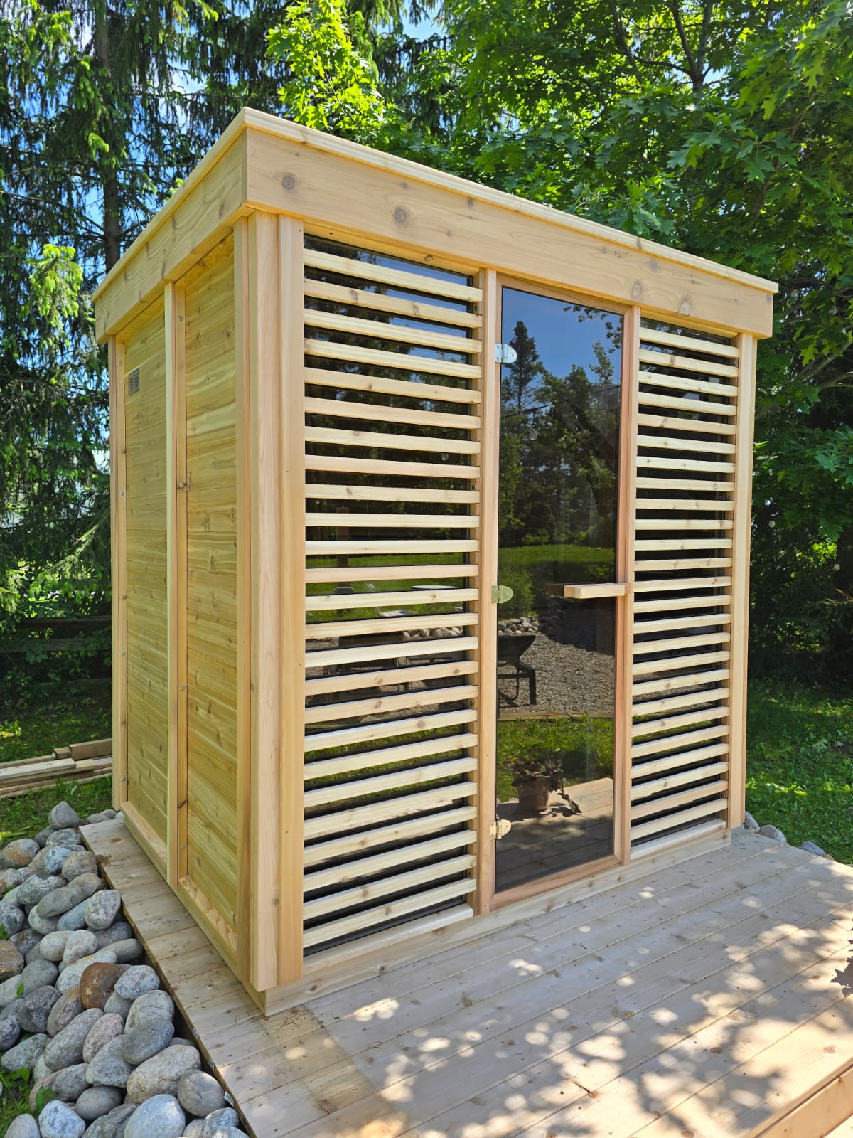 Outdoor Sauna - Pure Cube Knotty Red Cedar CU582