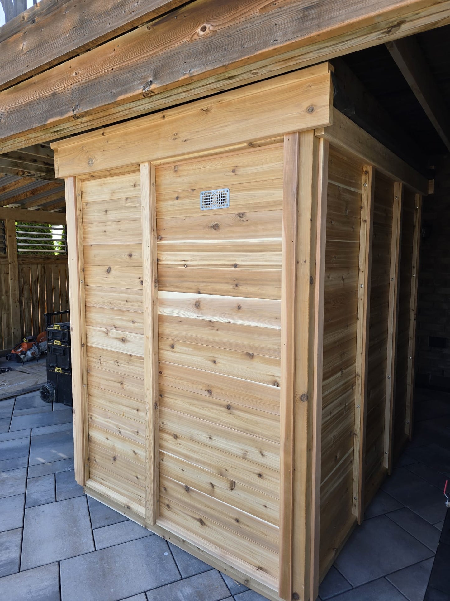 Outdoor Sauna - Pure Cube Knotty Red Cedar CU572