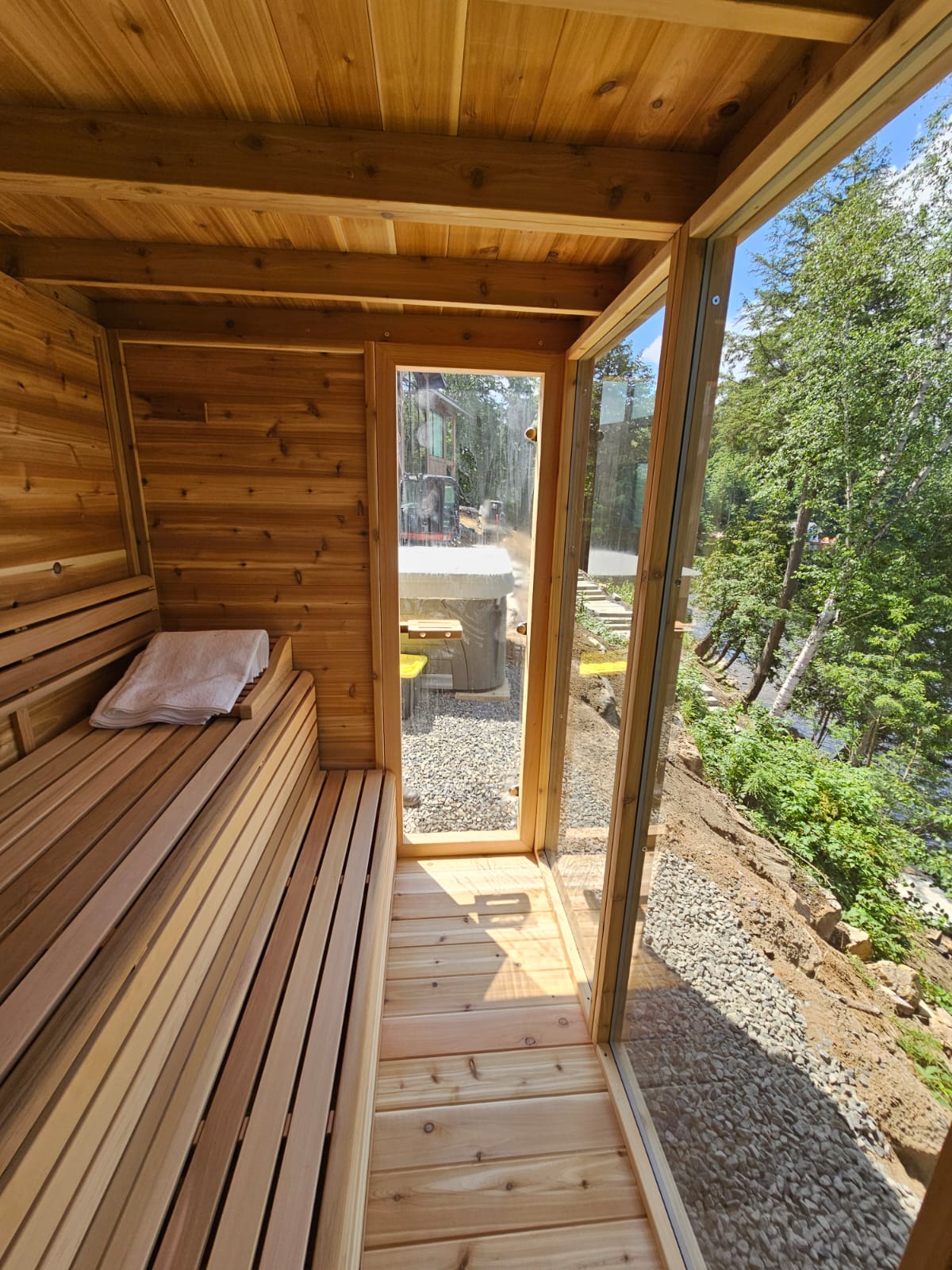 Outdoor Sauna - Pure Cube Knotty Red Cedar CU582