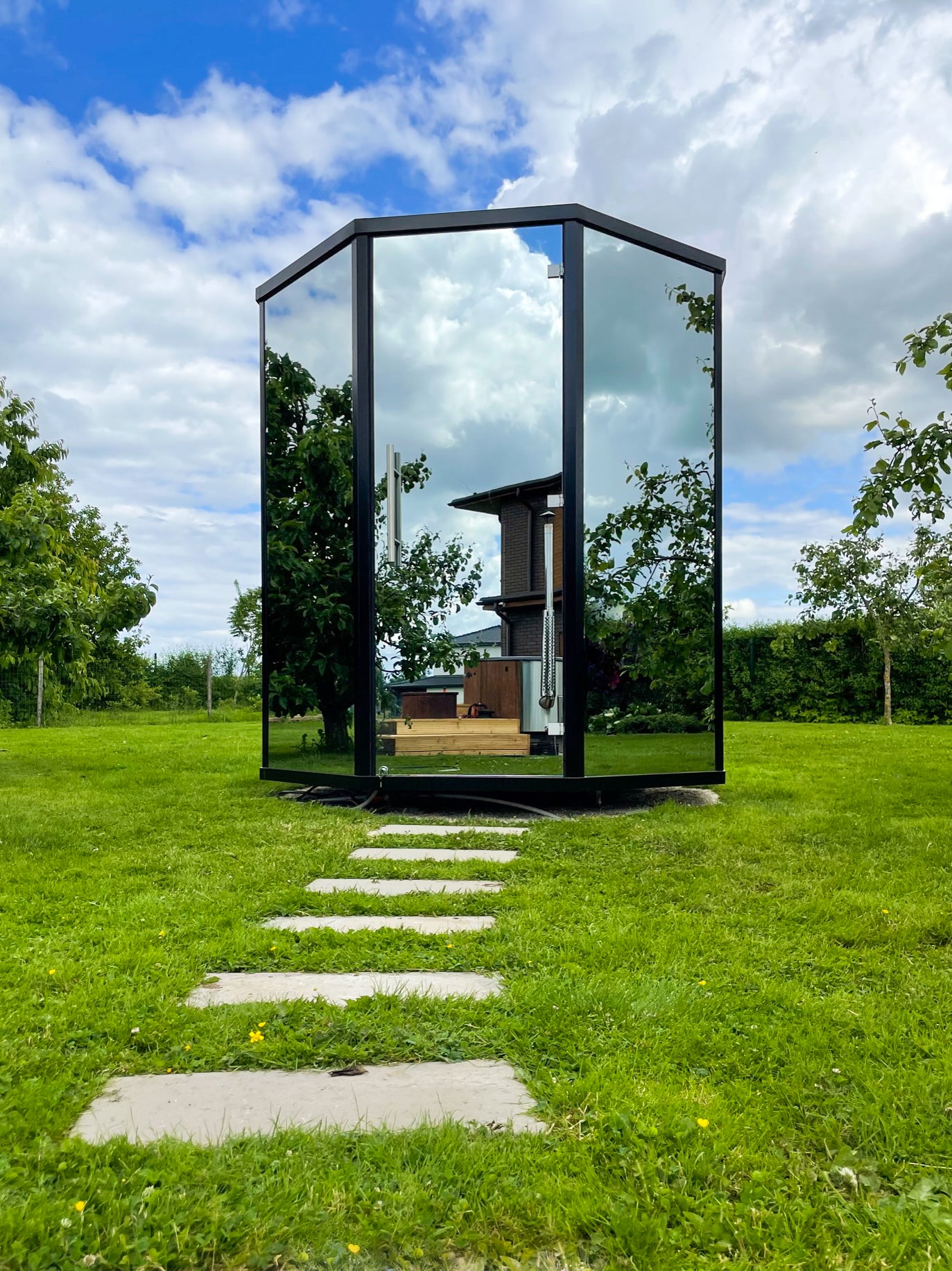 Haljas Hele Glass Single Luxury Outdoor Sauna