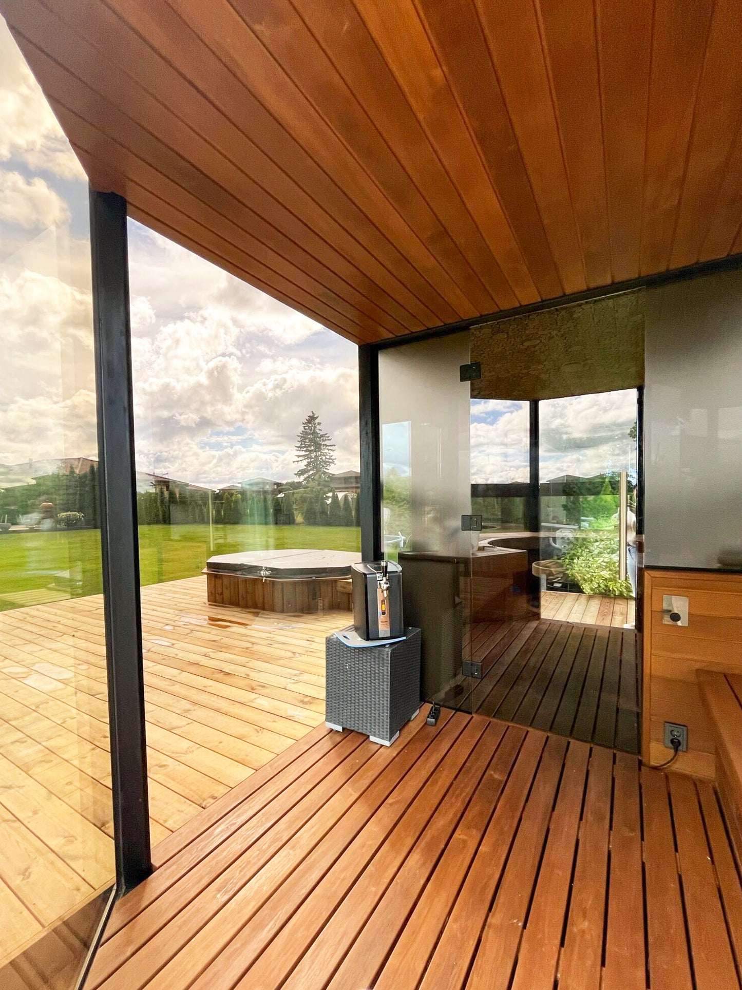 Haljas Hele Glass Double Luxury Outdoor Sauna